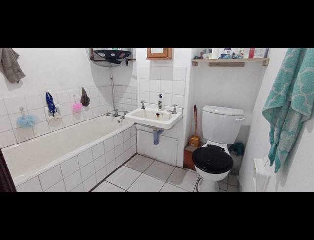 BEDROOM FLAT FOR SALE IN BLUFF